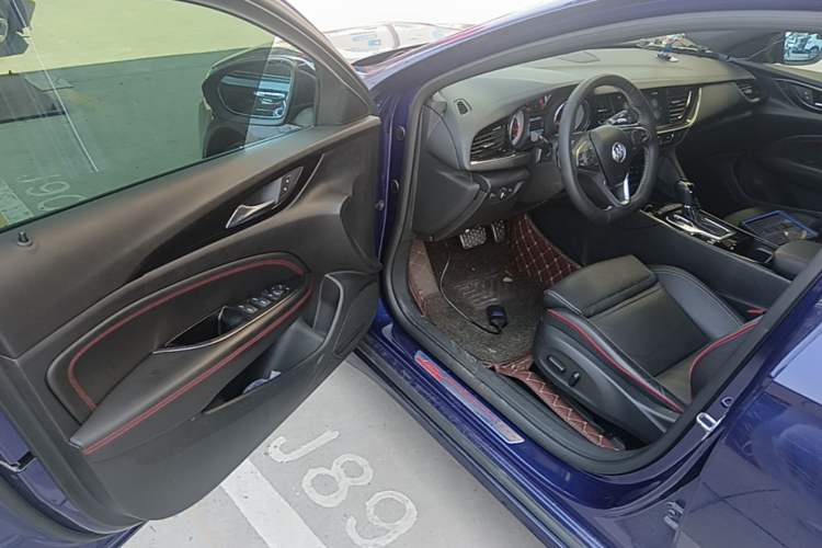 Used Buick Regal 2017 GS 28T Luxury Model Driver Seat