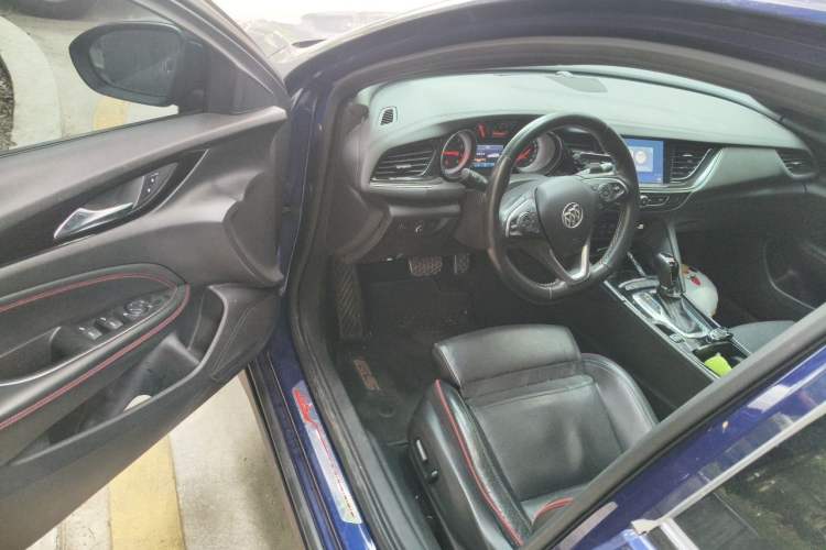 Used Buick Regal 2017 GS 28T Luxury Model Driver Seat