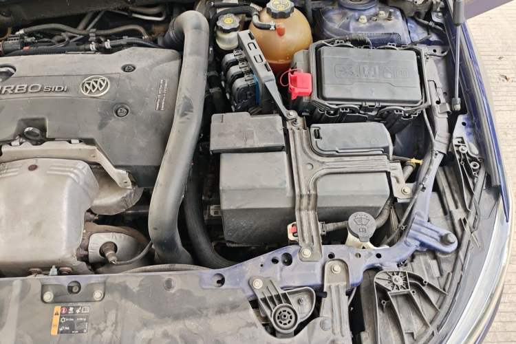 Used Buick Regal 2017 GS 28T Prestige Model Engine Bay Left