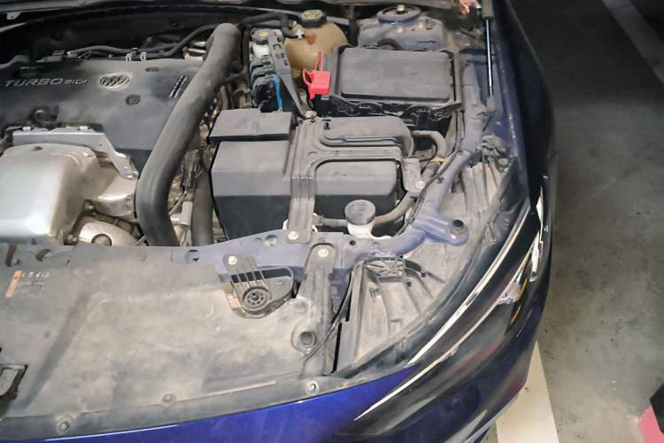 Used Buick Regal 2017 GS 28T Luxury Model Engine Bay Left