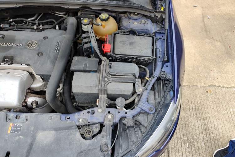Used Buick Regal 2017 GS 28T Prestige Model Engine Bay Left