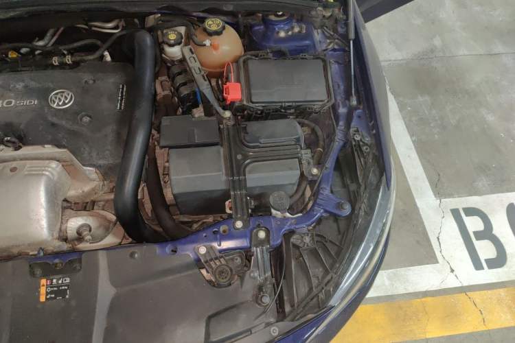 Used Buick Regal 2017 GS 28T Prestige Model Engine Bay Left