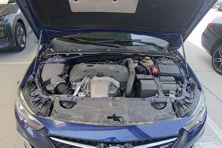 Used Buick Regal 2017 GS 28T Luxury Model Engine Bay