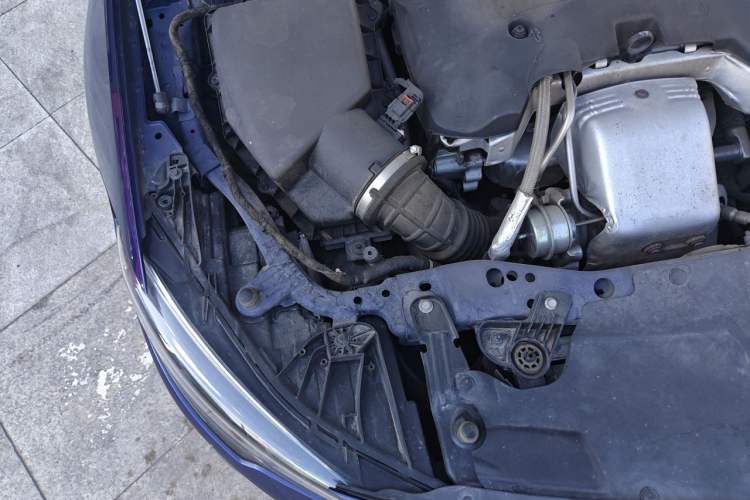 Used Buick Regal 2017 GS 28T Luxury Model Engine Bay Right