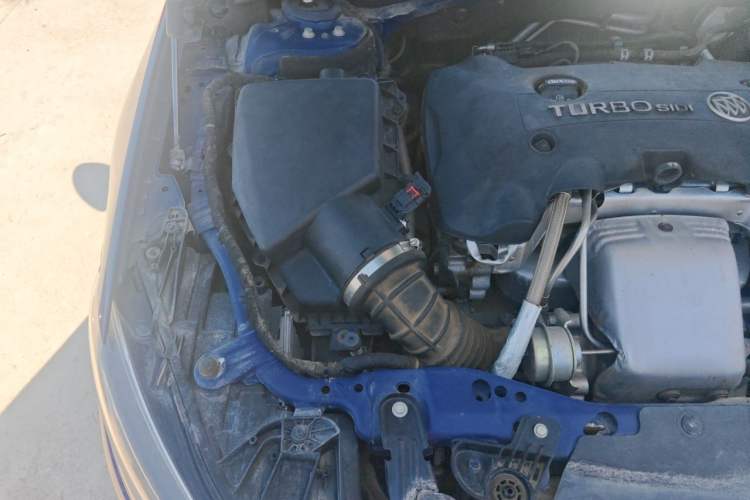 Used Buick Regal 2017 GS 28T Luxury Model Engine Bay Right