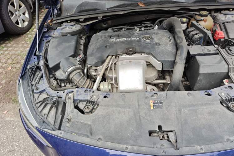 Used Buick Regal 2017 GS 28T Luxury Model Engine Bay Right