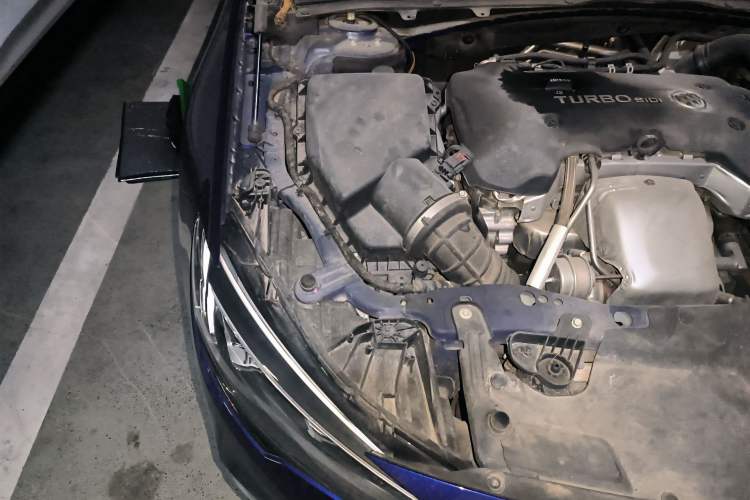 Used Buick Regal 2017 GS 28T Luxury Model Engine Bay Right