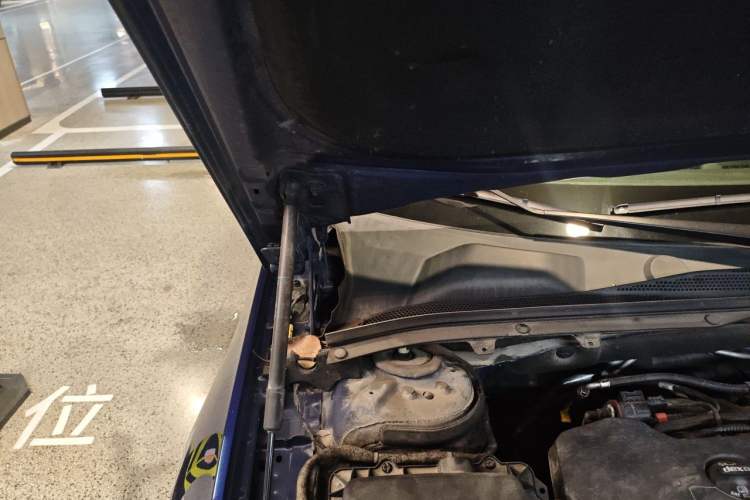 Used Buick Regal 2017 GS 28T Prestige Model Engine Bay Right