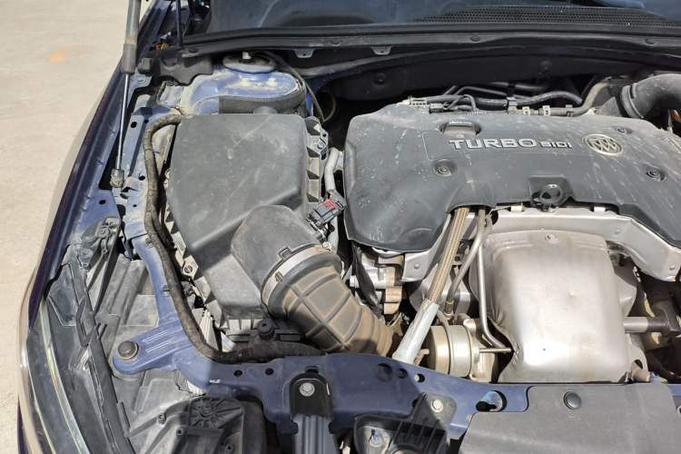 Used Buick Regal 2017 GS 28T Prestige Model Engine Bay Right