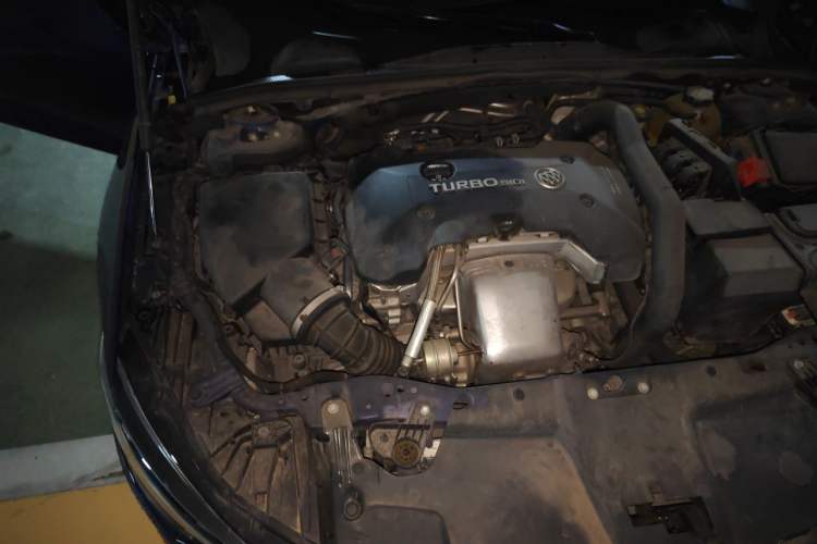 Used Buick Regal 2017 GS 28T Prestige Model Engine Bay Right