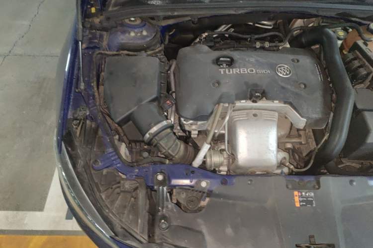 Used Buick Regal 2017 GS 28T Prestige Model Engine Bay Right