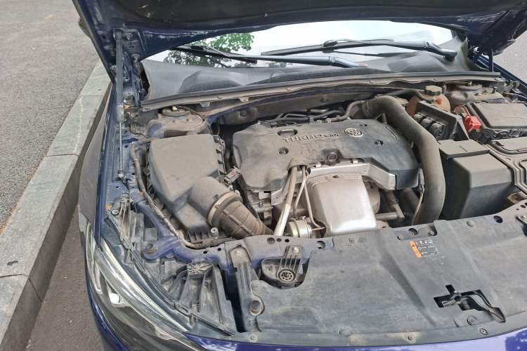 Used Buick Regal 2017 GS 28T Luxury Model Engine Bay Right