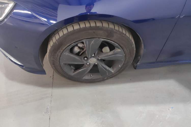 Used Buick Regal 2017 GS 28T Luxury Model Exterior 4