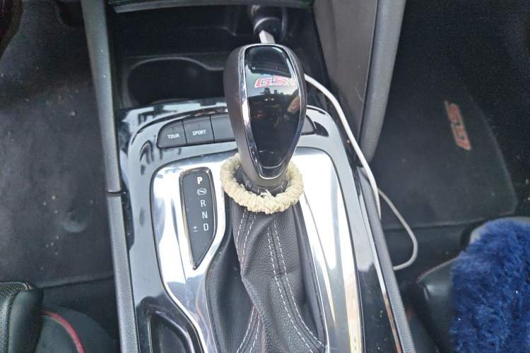 Used Buick Regal 2017 GS 28T Luxury Model Gear Lever