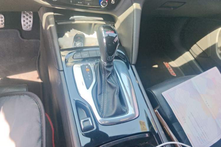 Used Buick Regal 2017 GS 28T Luxury Model Gear Lever