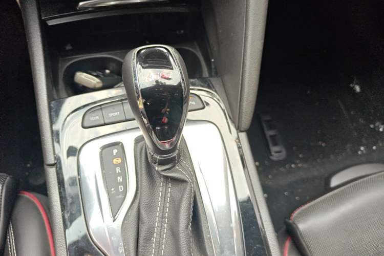 Used Buick Regal 2017 GS 28T Luxury Model Gear Lever