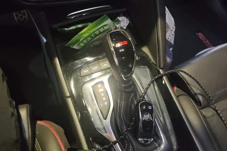 Used Buick Regal 2017 GS 28T Prestige Model Gear Lever