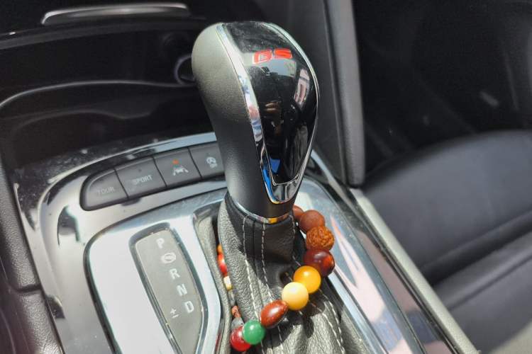 Used Buick Regal 2017 GS 28T Prestige Model Gear Lever
