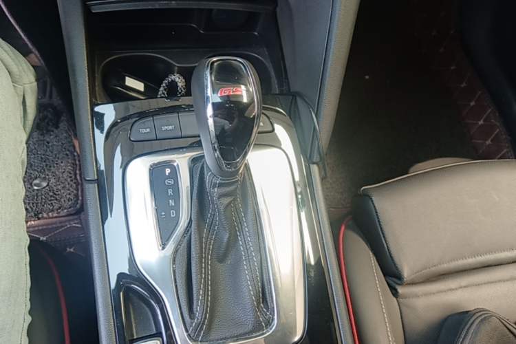 Used Buick Regal 2017 GS 28T Luxury Model Gear Lever