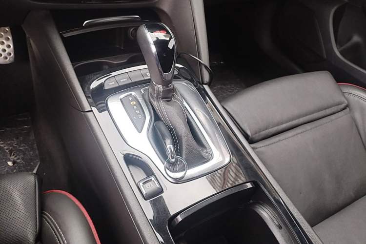 Used Buick Regal 2017 GS 28T Luxury Model Gear Lever