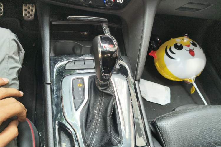 Used Buick Regal 2017 GS 28T Luxury Model Gear Lever