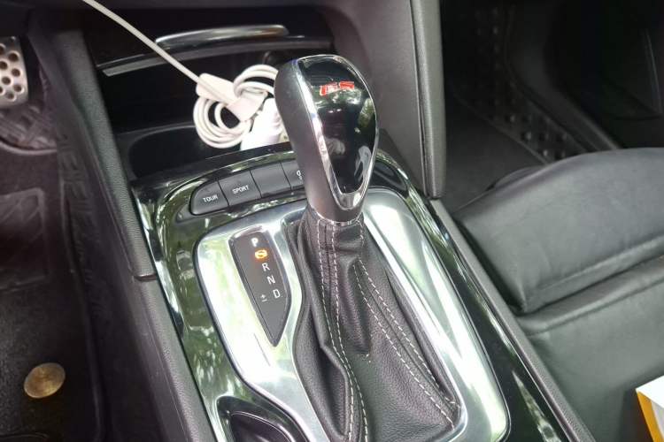 Used Buick Regal 2017 GS 28T Luxury Model Gear Lever
