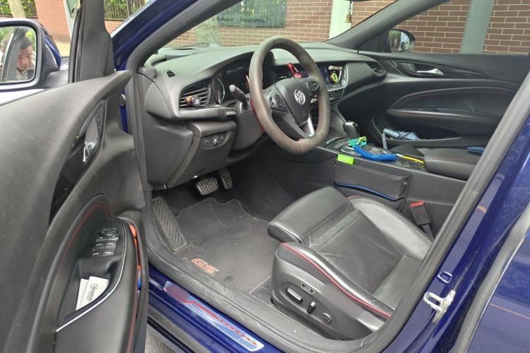 Used Buick Regal 2017 GS 28T Prestige Model Interior 3