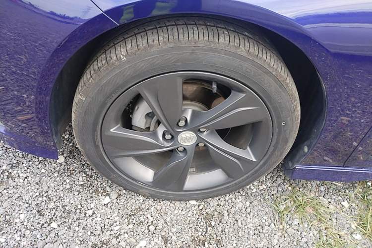 Used Buick Regal 2017 GS 28T Luxury Model Left Front Wheel Hub