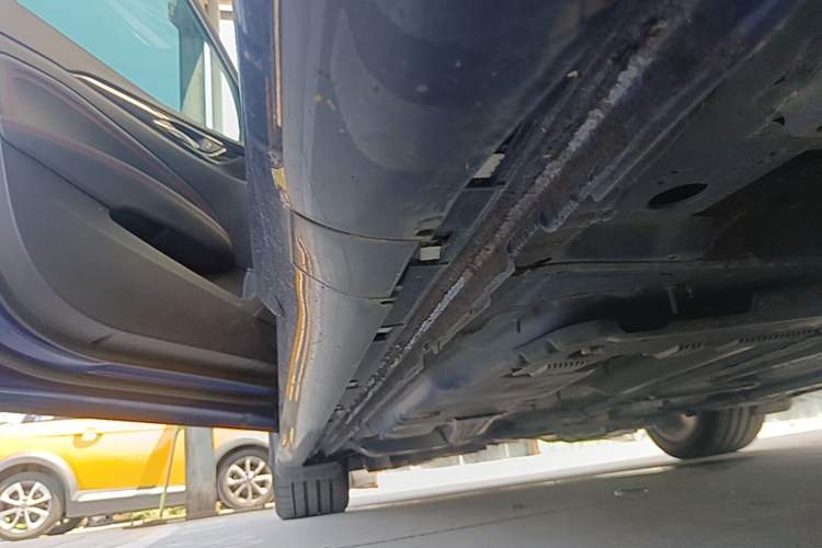 Used Buick Regal 2017 GS 28T Luxury Model Left Side Sill