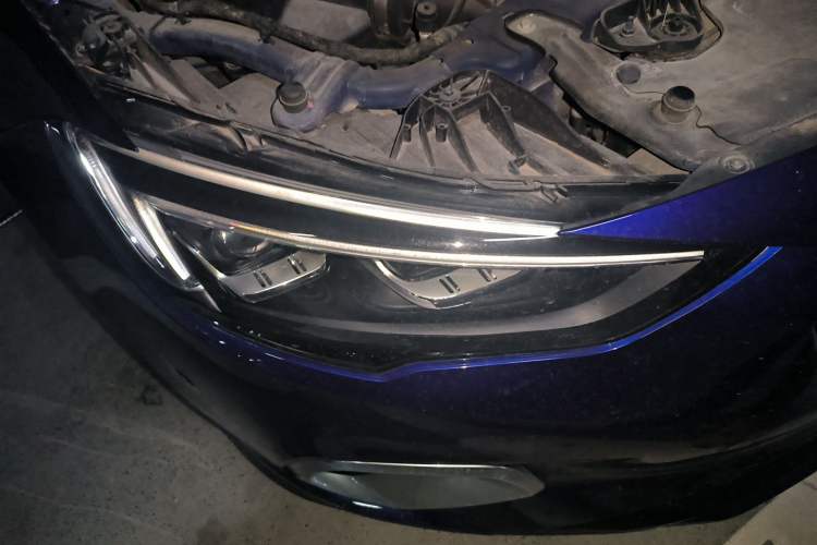Used Buick Regal 2017 GS 28T Luxury Model Right Front Headlight