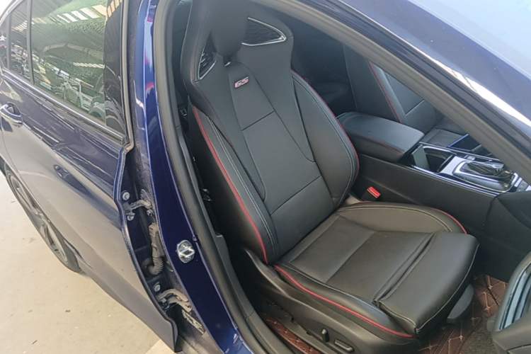 Used Buick Regal 2017 GS 28T Luxury Model Right Front Seat
