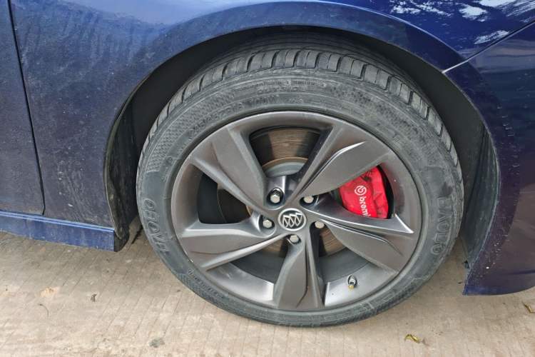 Used Buick Regal 2017 GS 28T Prestige Model Right Front Wheel Hub