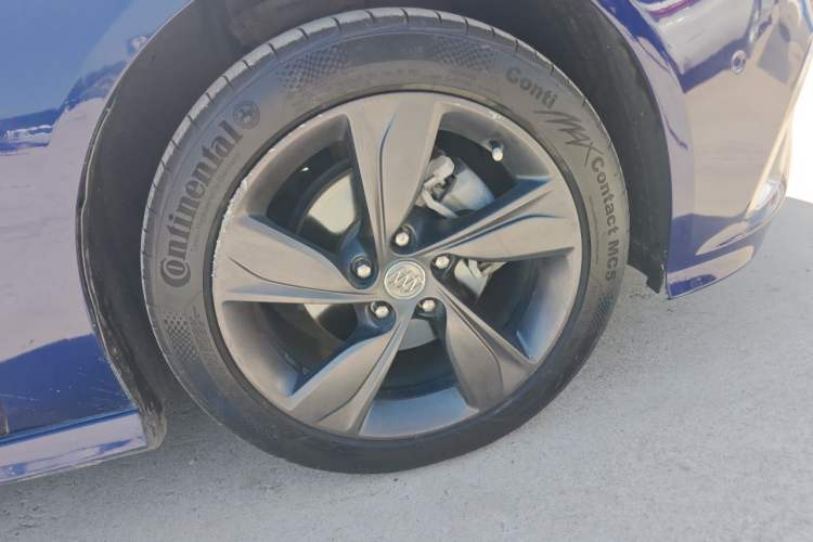 Used Buick Regal 2017 GS 28T Luxury Model Right Front Wheel Hub