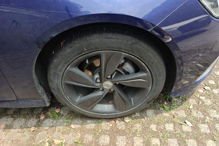 Used Buick Regal 2017 GS 28T Luxury Model Right Front Wheel Hub