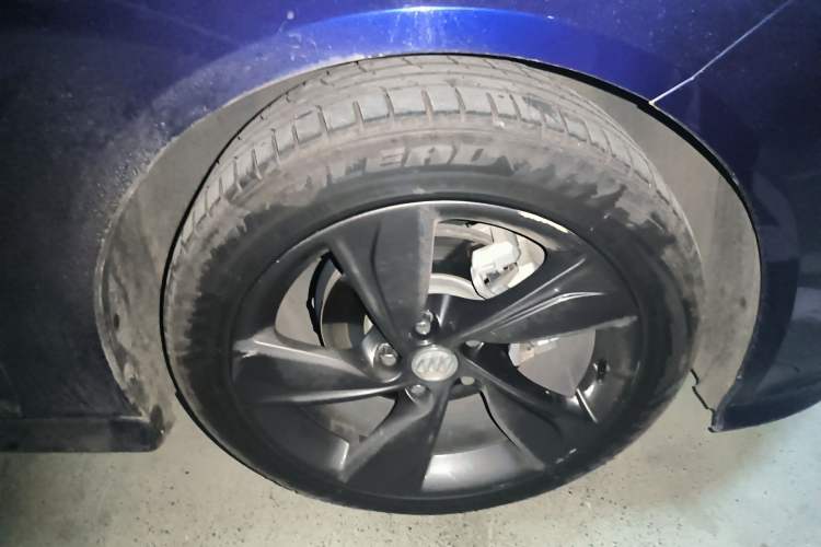 Used Buick Regal 2017 GS 28T Luxury Model Right Front Wheel Hub