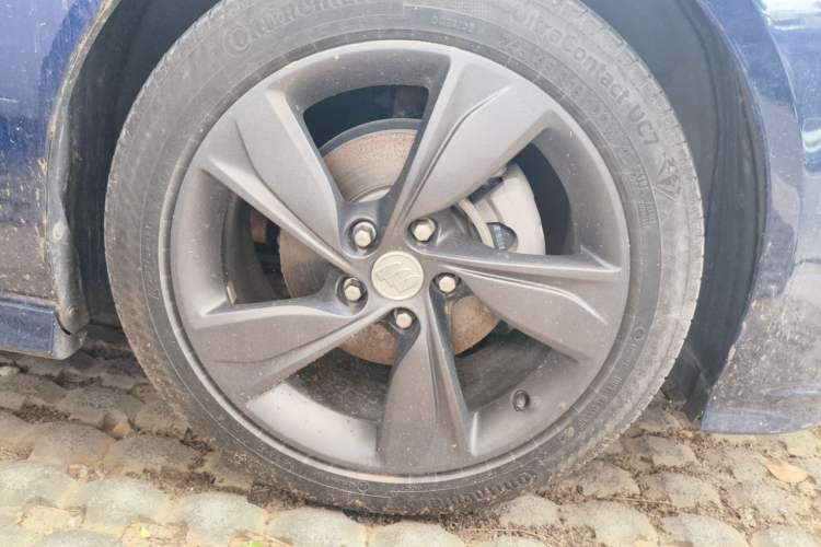 Used Buick Regal 2017 GS 28T Luxury Model Right Front Wheel Hub