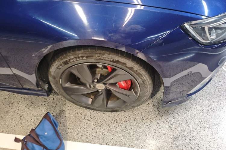Used Buick Regal 2017 GS 28T Prestige Model Right Front Wheel Hub