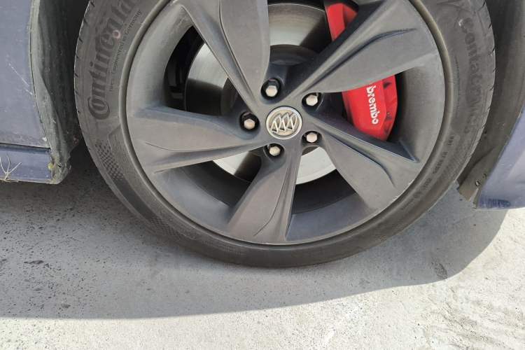 Used Buick Regal 2017 GS 28T Prestige Model Right Front Wheel Hub