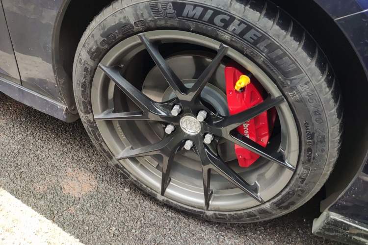 Used Buick Regal 2017 GS 28T Prestige Model Right Front Wheel Hub