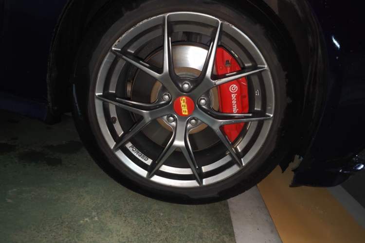 Used Buick Regal 2017 GS 28T Prestige Model Right Front Wheel Hub