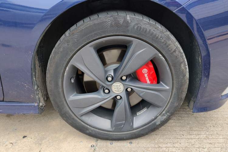 Used Buick Regal 2017 GS 28T Prestige Model Right Front Wheel Hub