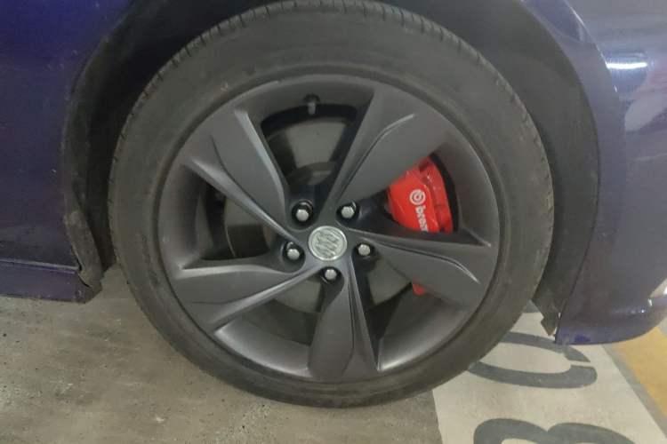 Used Buick Regal 2017 GS 28T Prestige Model Right Front Wheel Hub