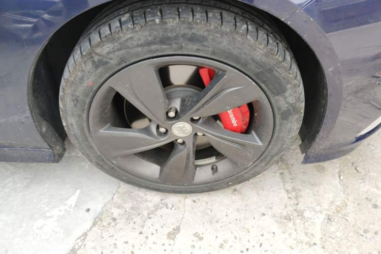 Used Buick Regal 2017 GS 28T Prestige Model Right Front Wheel Hub
