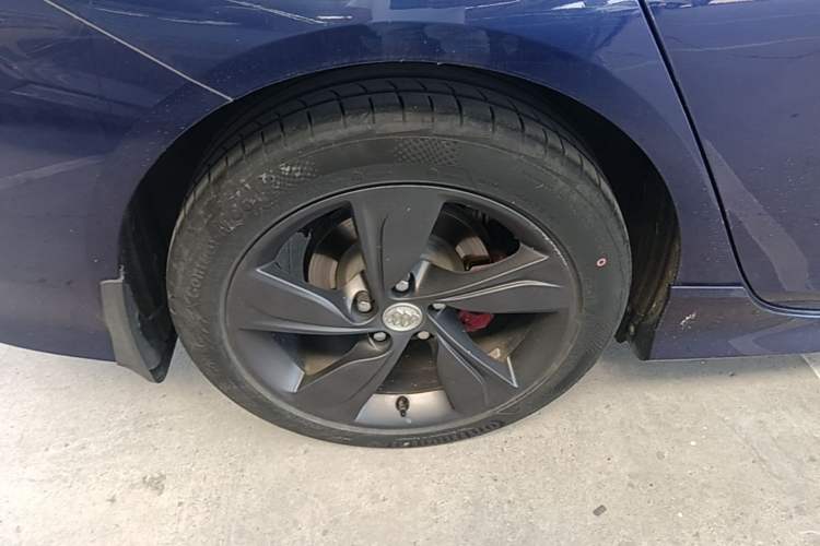 Used Buick Regal 2017 GS 28T Luxury Model Right Rear Wheel Hub