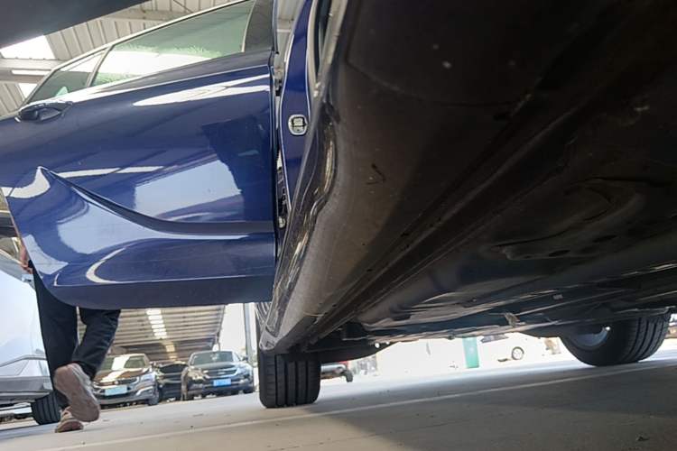 Used Buick Regal 2017 GS 28T Luxury Model Right Side Sill