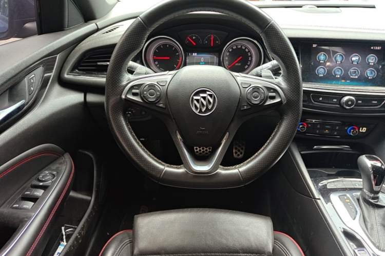Used Buick Regal 2017 GS 28T Luxury Model Steering Wheel