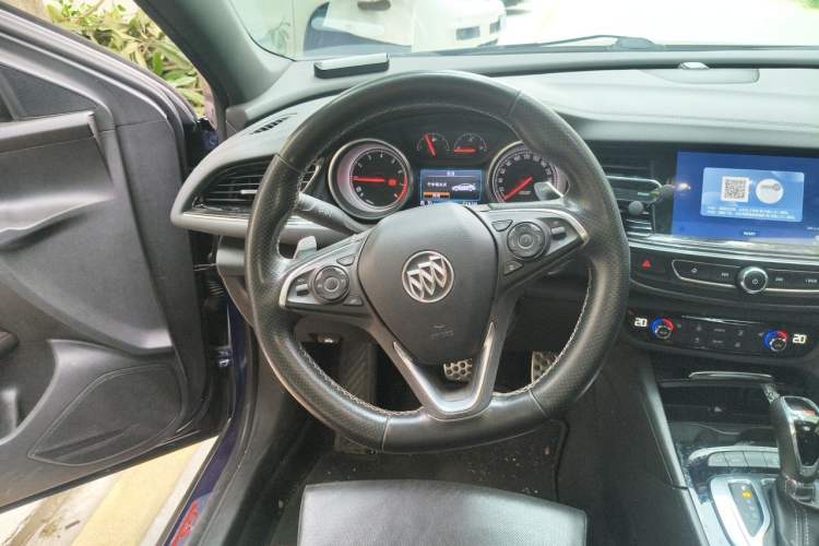 Used Buick Regal 2017 GS 28T Luxury Model Steering Wheel