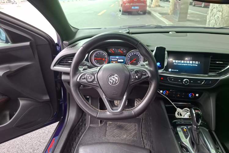 Used Buick Regal 2017 GS 28T Luxury Model Steering Wheel