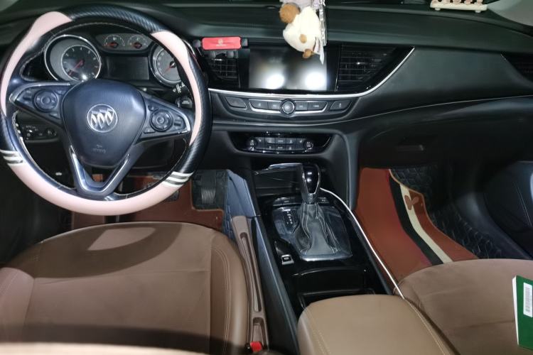 Used Buick Regal 2017 20T Elite Edition Center Console