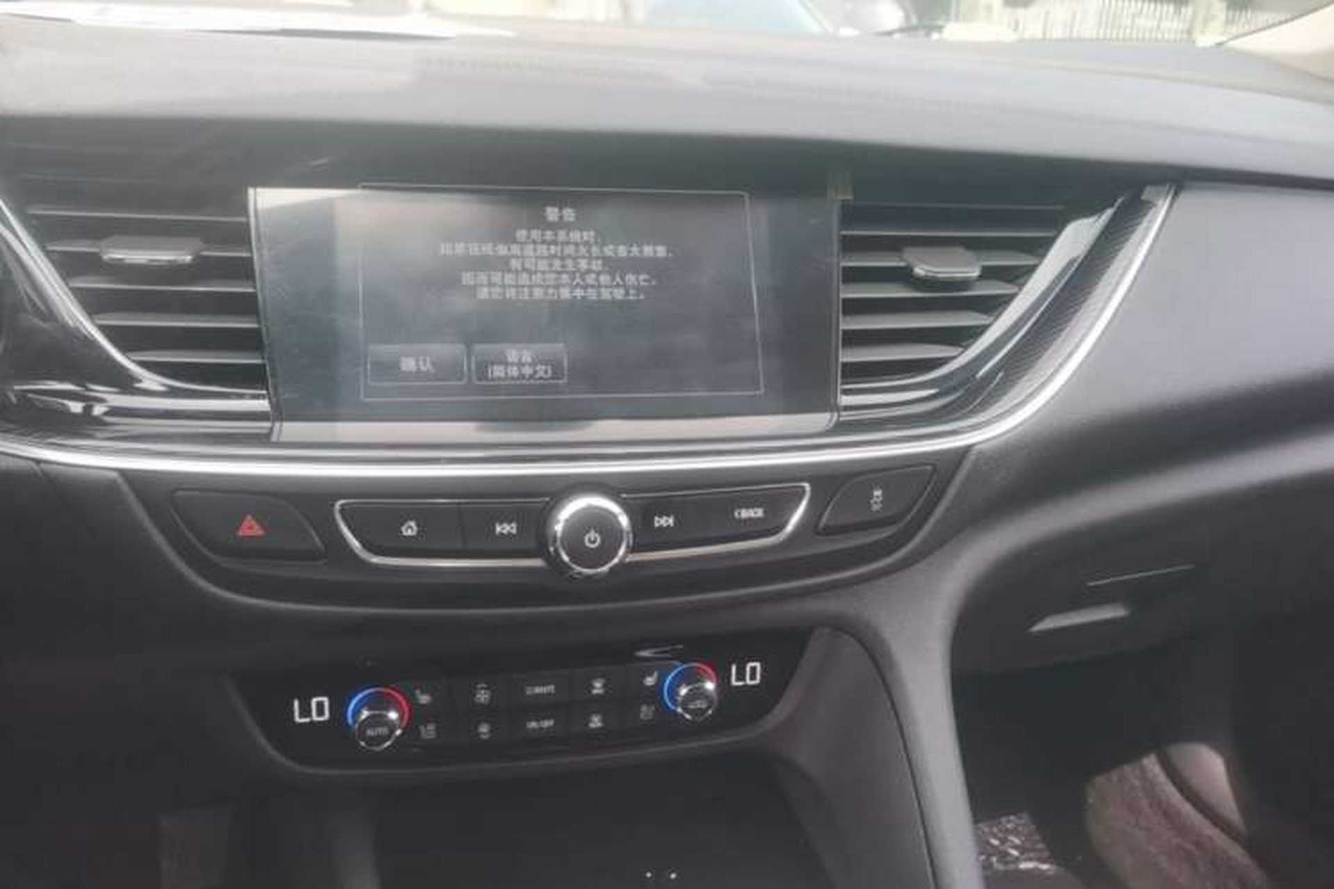 Used Buick Regal 2017 28T Luxury Edition Audio And AC Panel